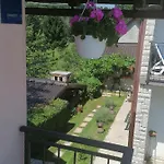 Lana Apartment *